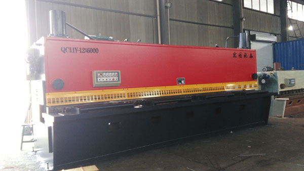 QC11Y-12×6000液壓閘式剪板機(jī)